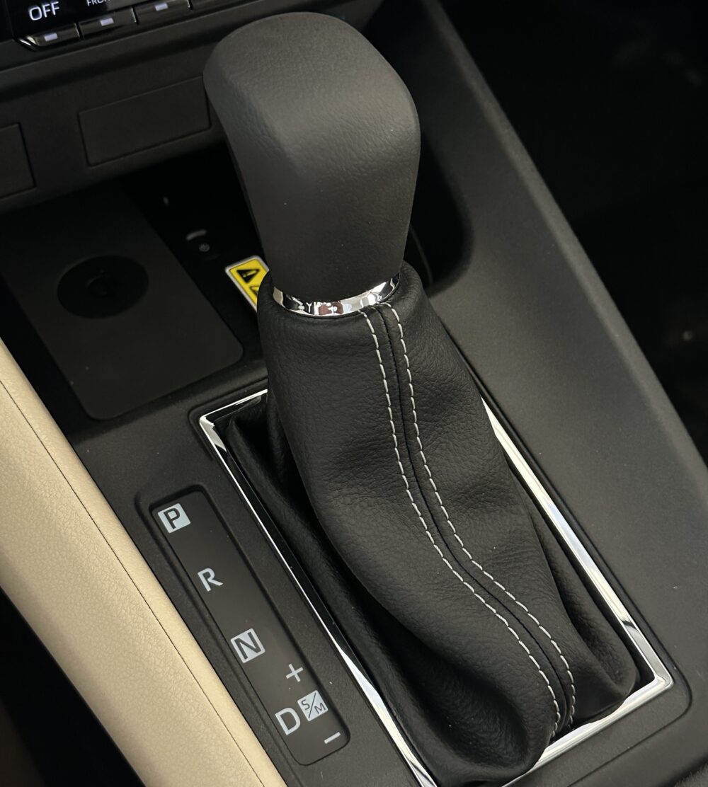 تويوتا يارس واى بلس 2026 أسود