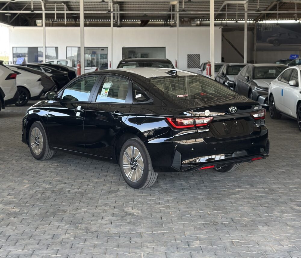 تويوتا يارس واى بلس 2026 أسود