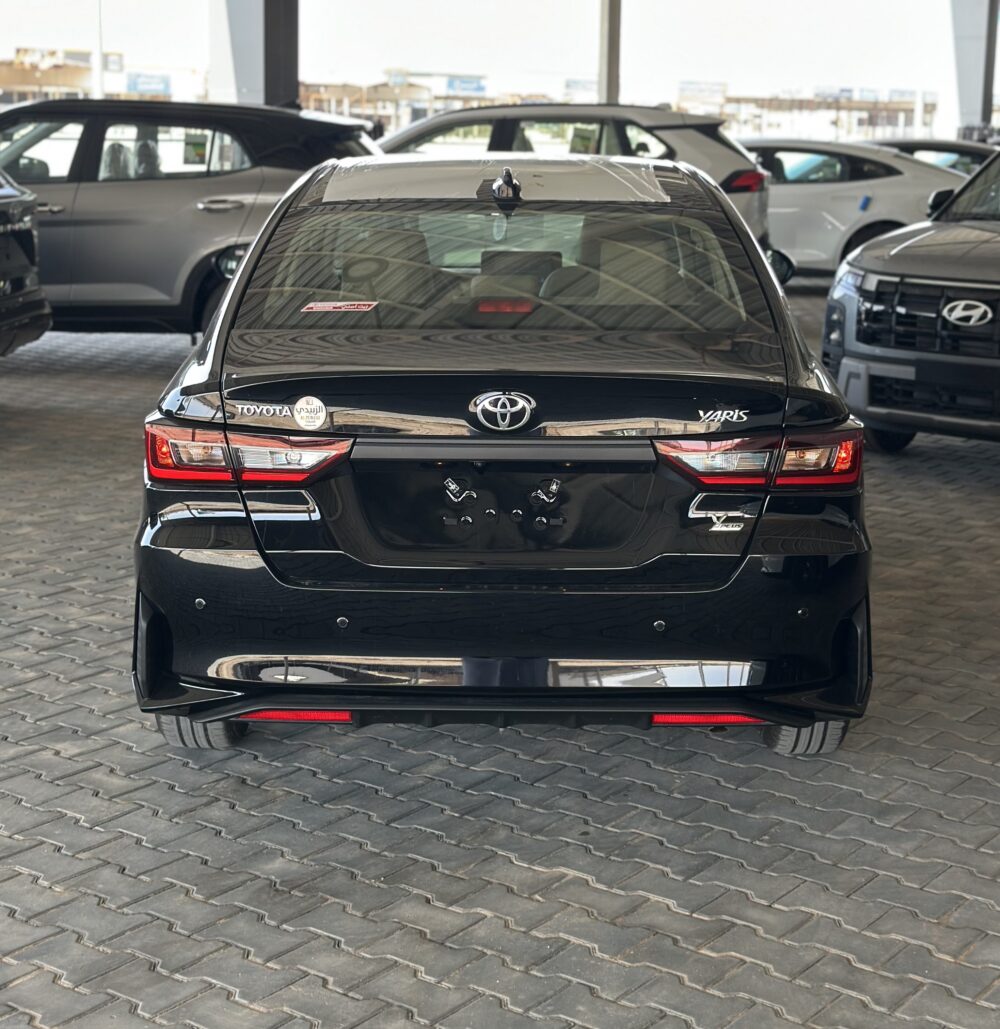 تويوتا يارس واى بلس 2026 أسود