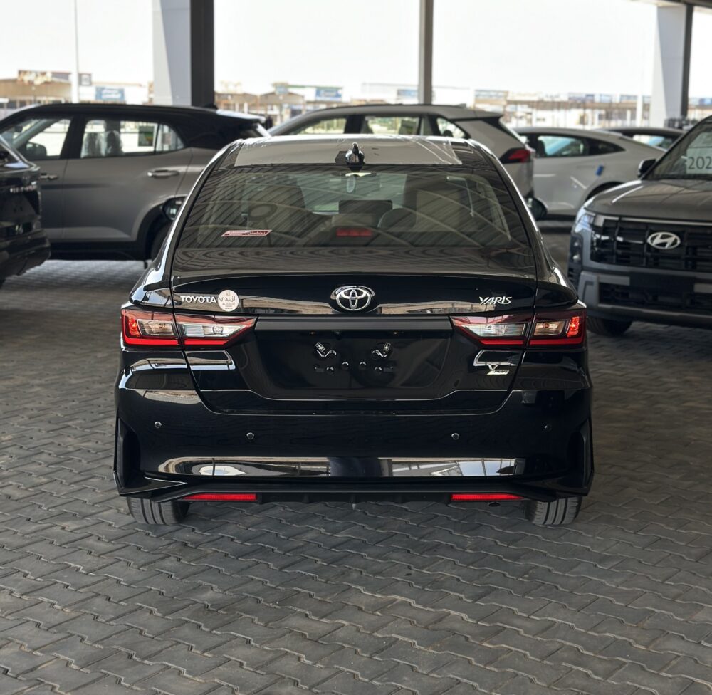 تويوتا يارس واى بلس 2026 أسود