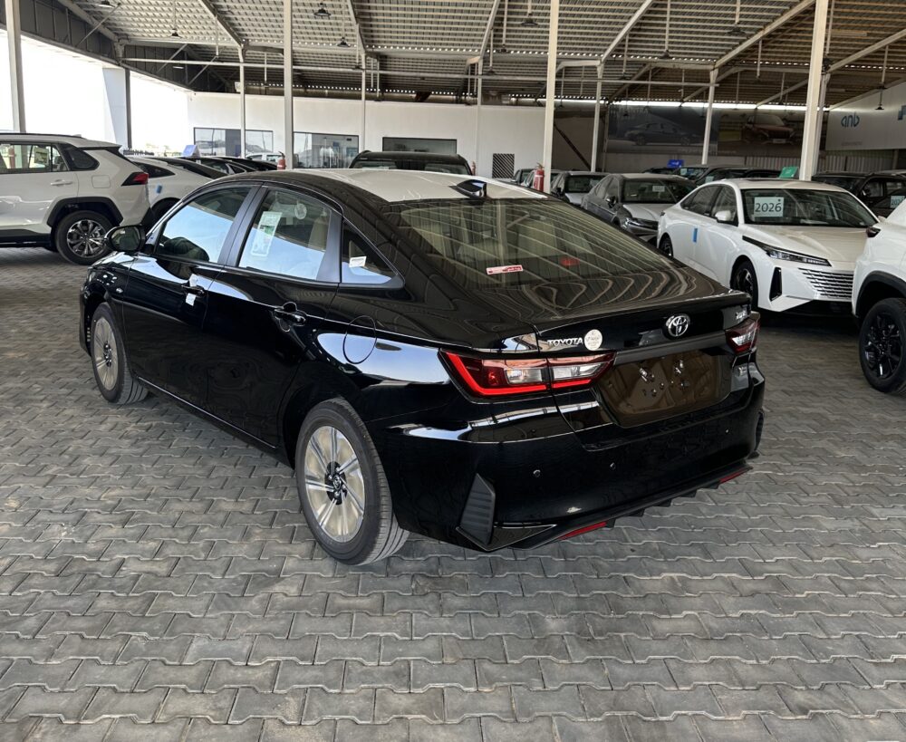 تويوتا يارس واى بلس 2026 أسود