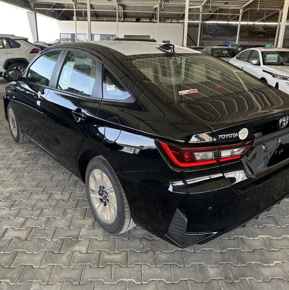 تويوتا يارس واى بلس 2026 أسود