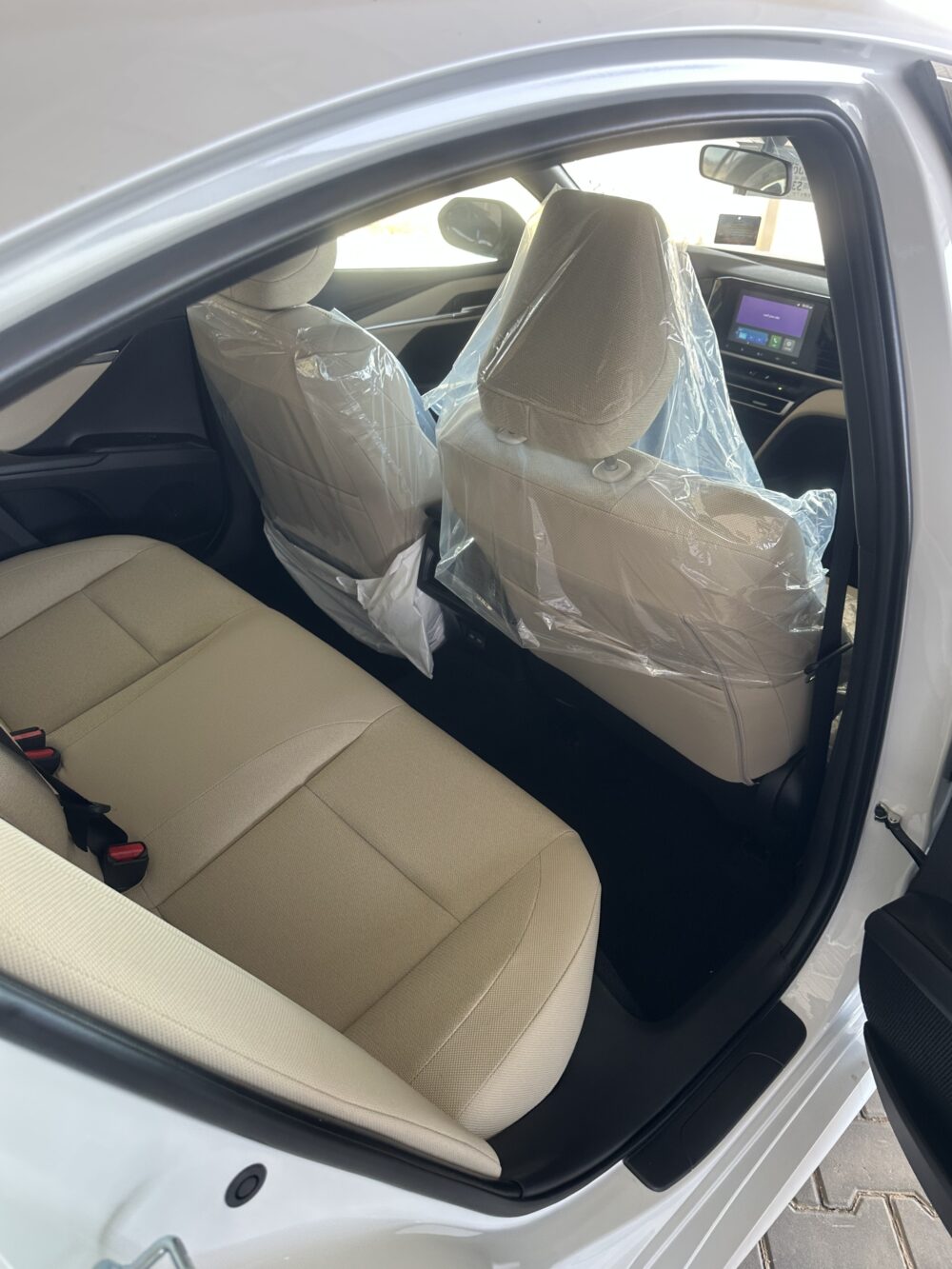 تويوتا كامري ستاندر أبيض 2026