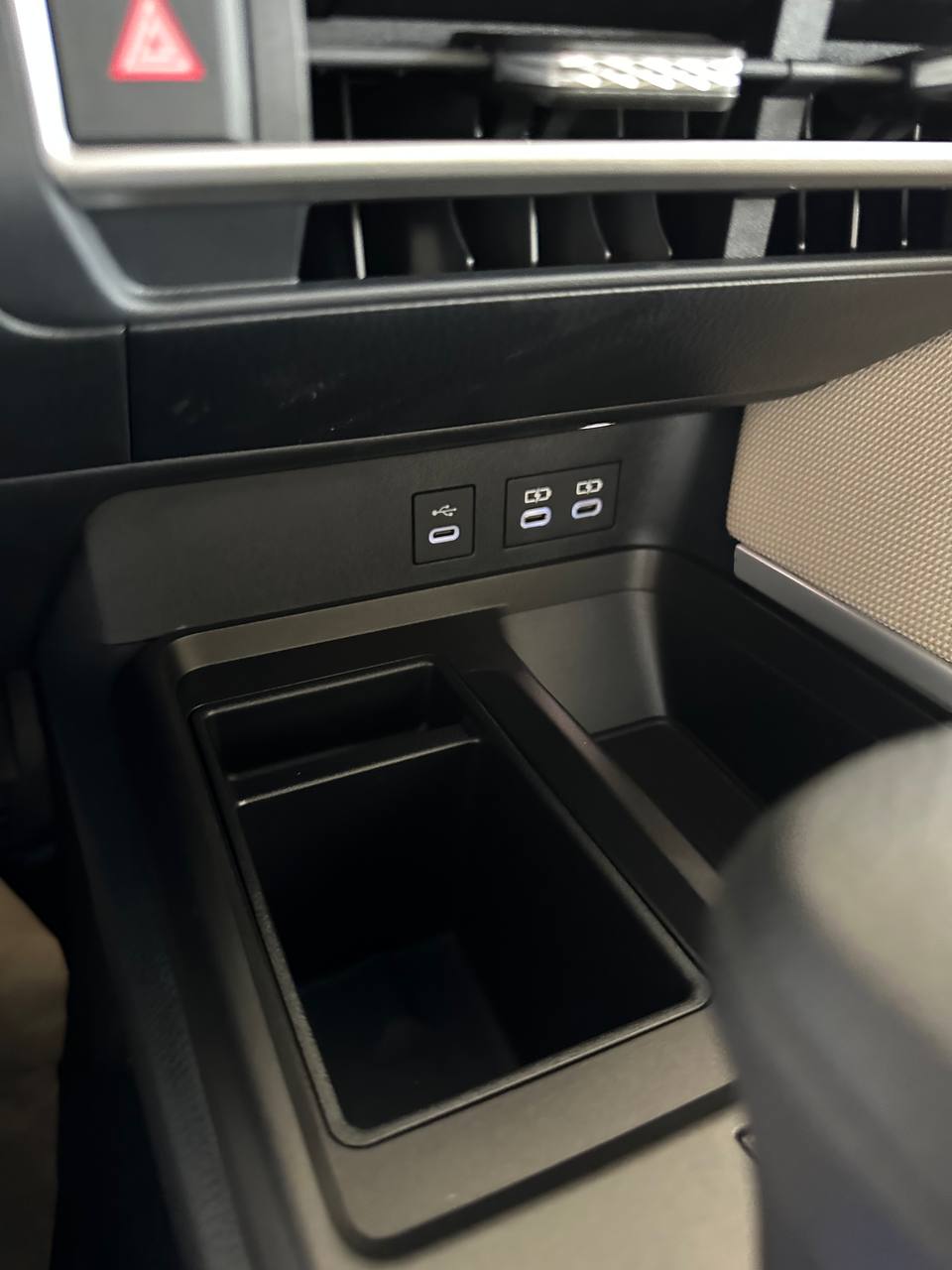 تويوتا كامري ستاندر أبيض 2026