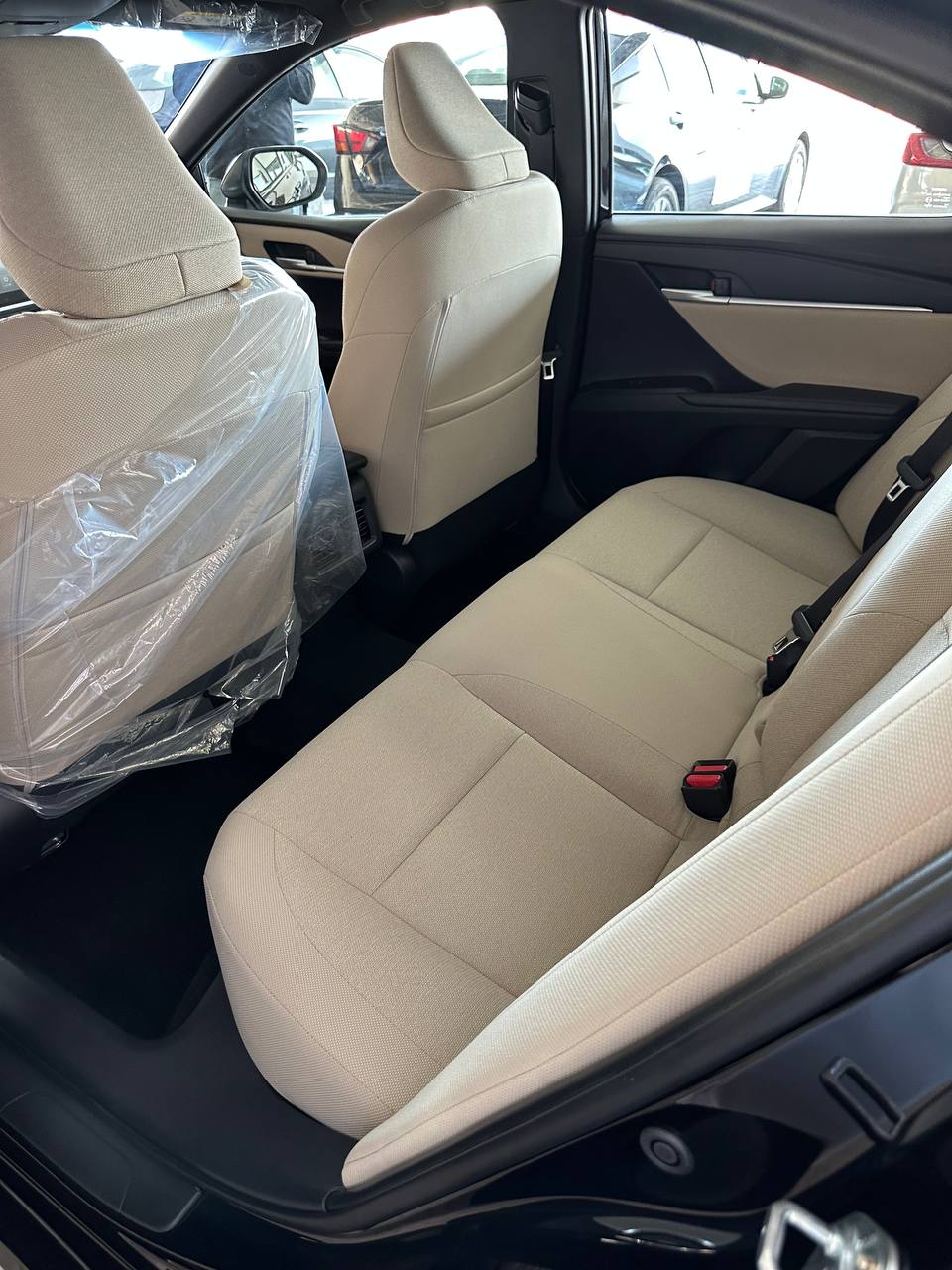 تويوتا كامري ستاندر أبيض 2026