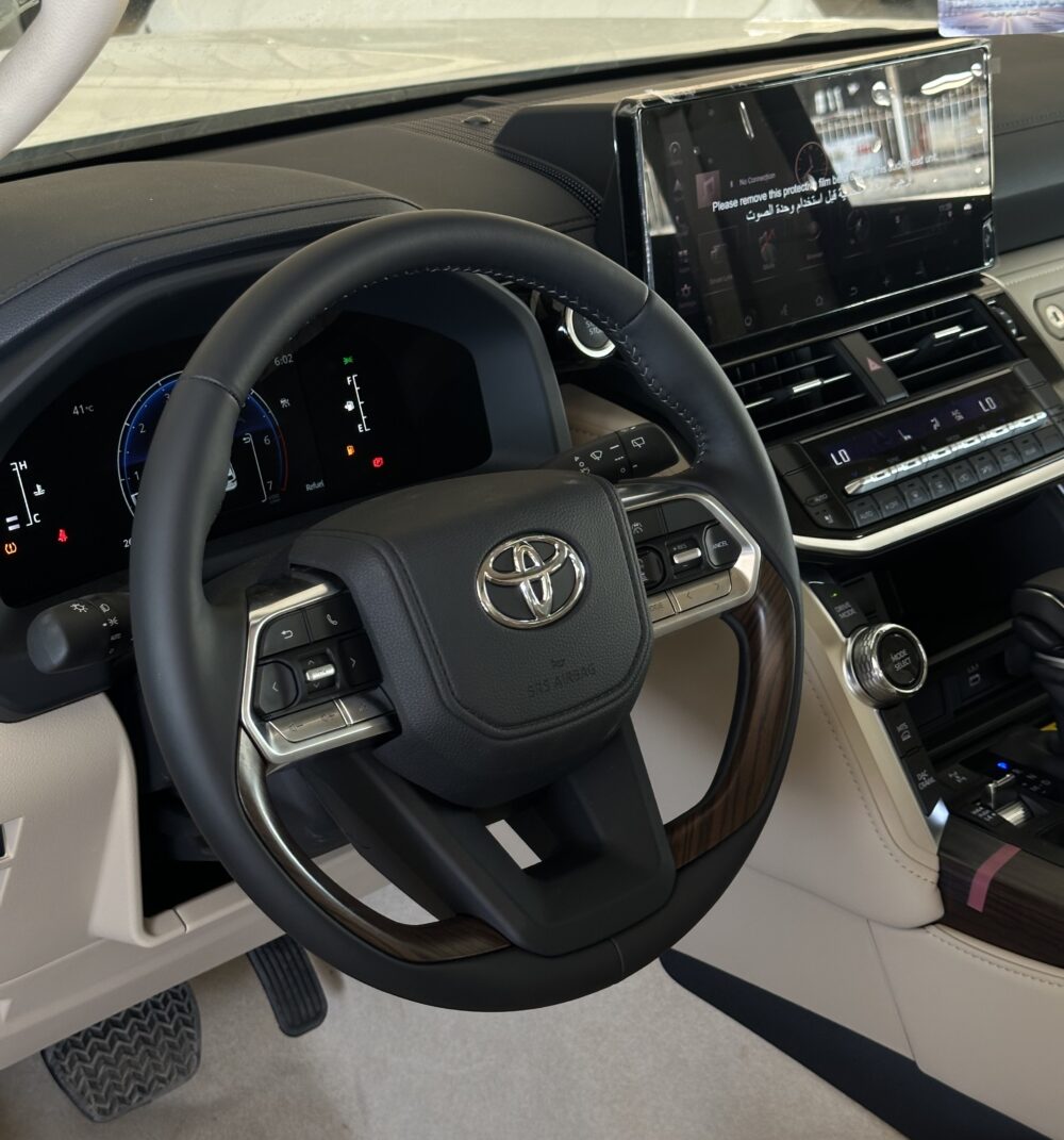 تويوتا لاند كروزر اسود 2026