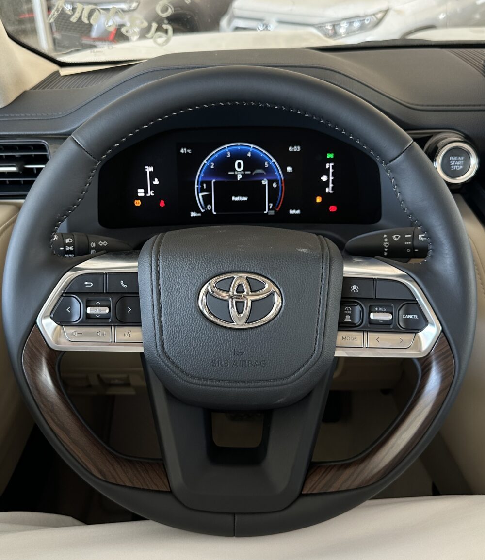 تويوتا لاند كروزر اسود 2026