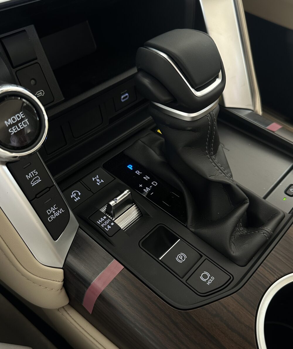 تويوتا لاند كروزر اسود 2026