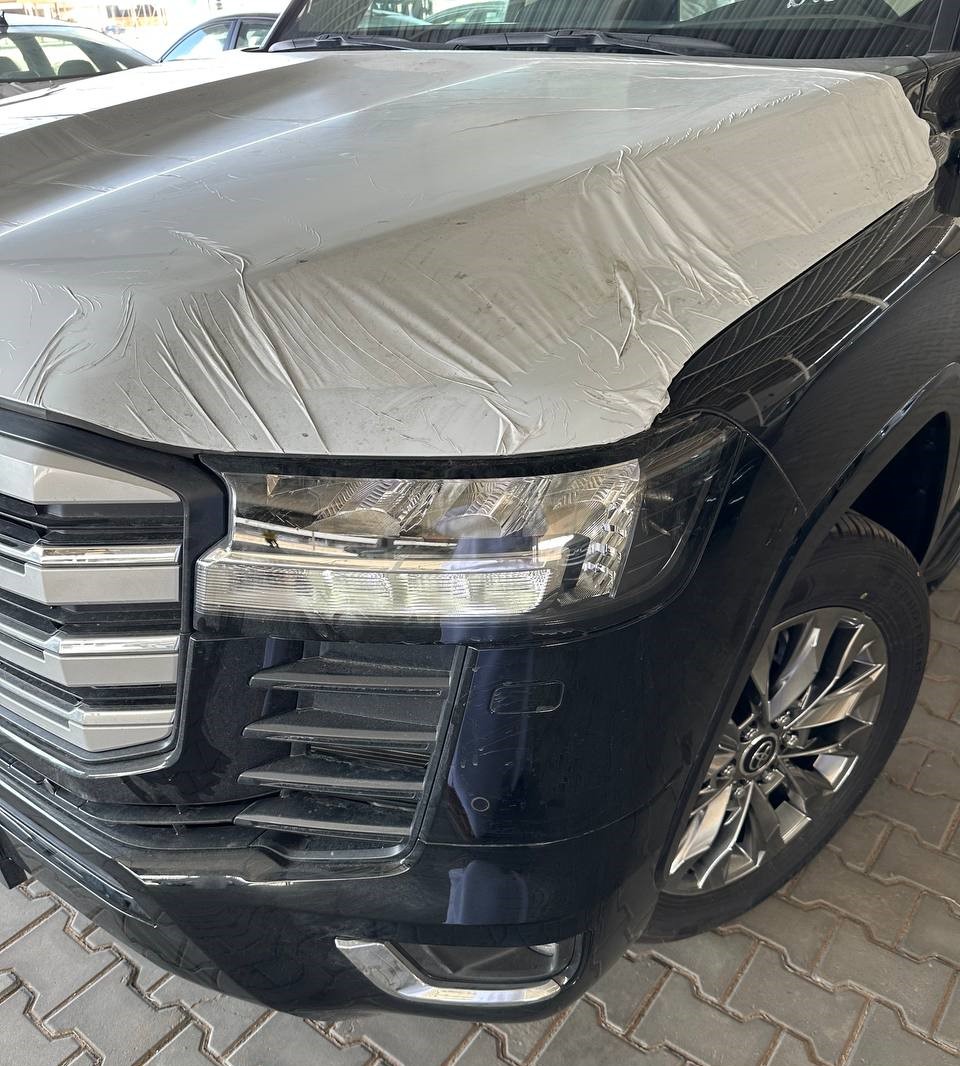 تويوتا لاند كروزر اسود 2026