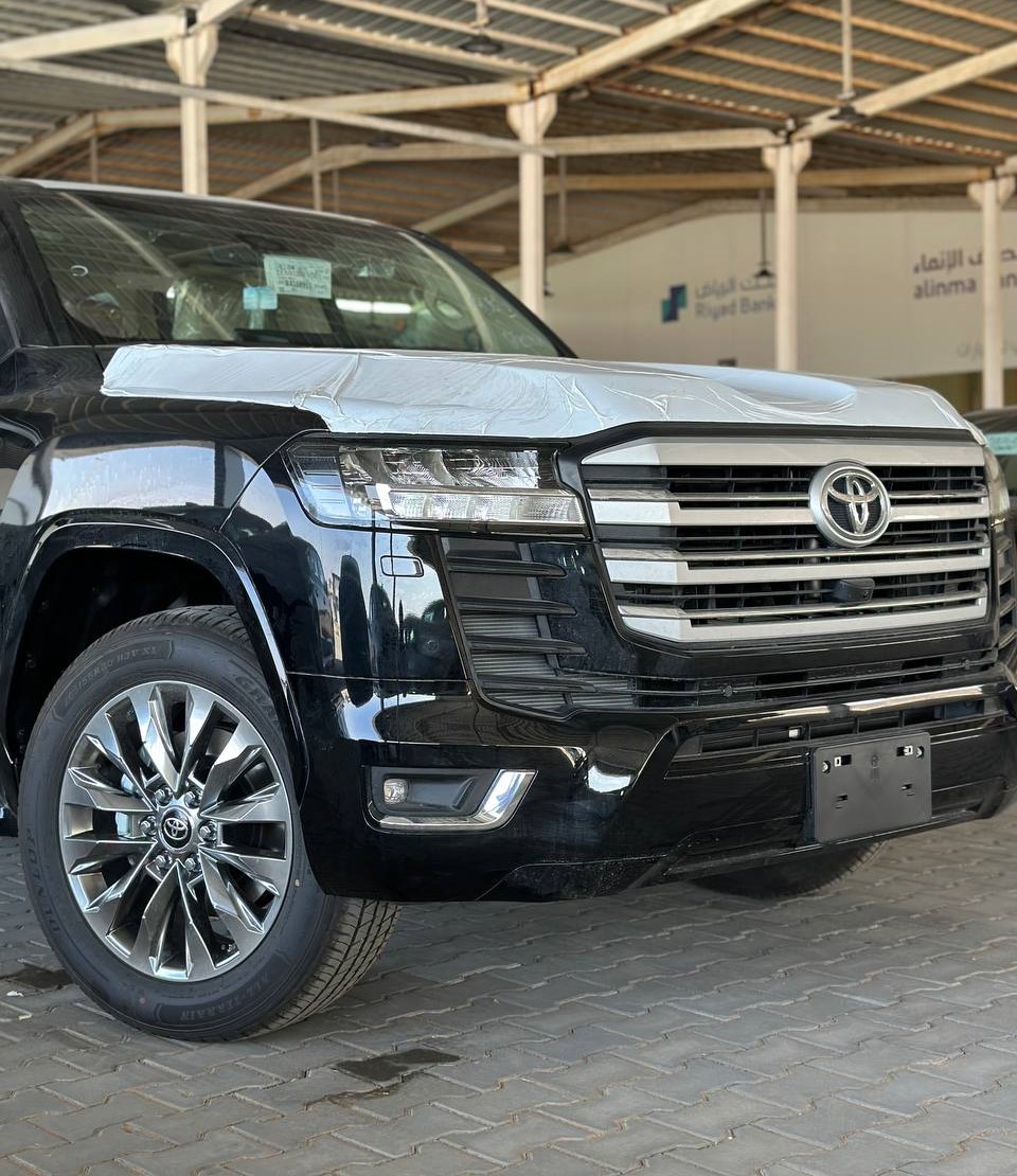 تويوتا لاند كروزر اسود 2026