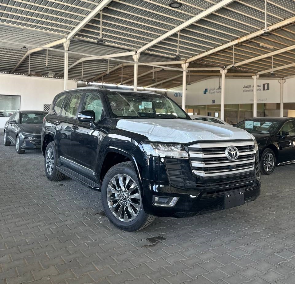 تويوتا لاند كروزر اسود 2026